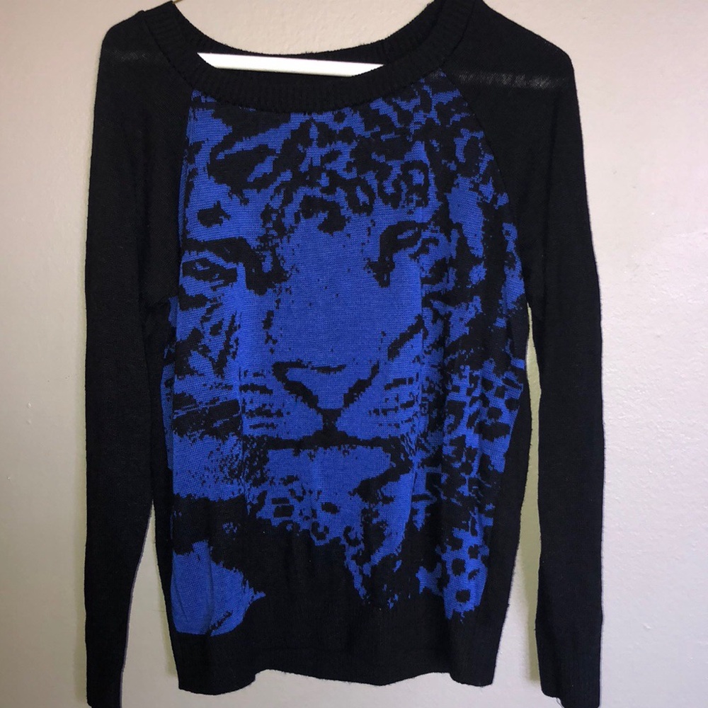 Lightweight sweater